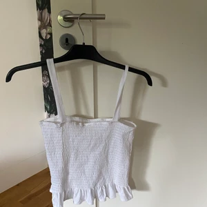 Vitt linne - Supersött vitt linne från h&m. 30 kr + frakt💕