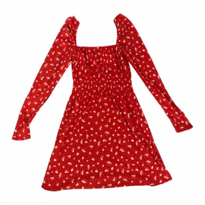 Sommar klänning  - Röd kort klänning från H&M. Aldrig använd (för liten för mig). 