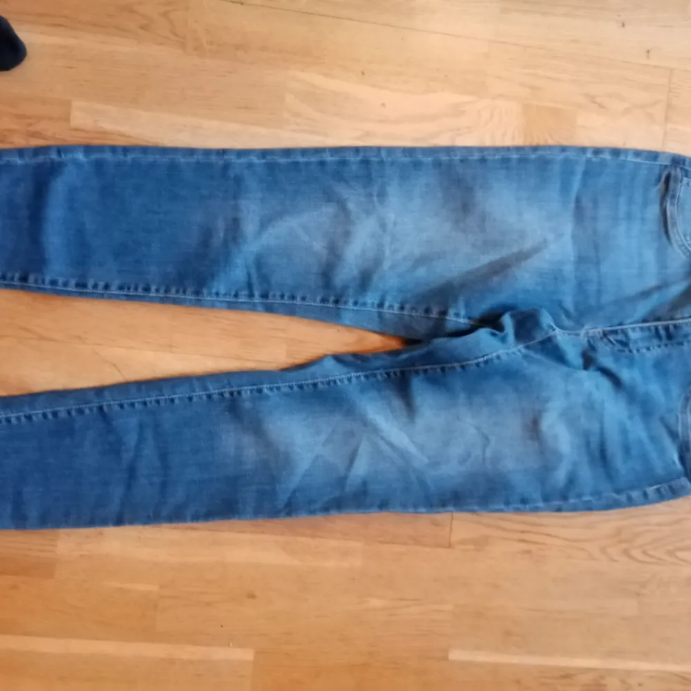 Det är storlek 44 helt oanvända. 100kr. Jeans & Byxor.