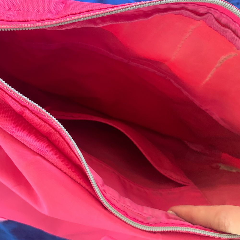 Rosa Rosa puma väska - Väskor | Plick Second Hand
