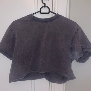 Lila magtröja - Lila magtröja