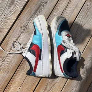 Nike air force shadow  - !Ompublicead annons! Säljer mina Nike shadow i svart, blå, vit och röd, super snygga! 💗 Använda men mycket kvar att ge! Strl 38.5, pris diskuterbart☺️