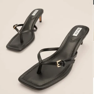 Kitten heels NA-KD - Supersöta kitten heels från NA-KD🫶🏽 Klackarna är i storlek 40 och har aldrig använts! Köparen står för eventuell frakt💞🌸