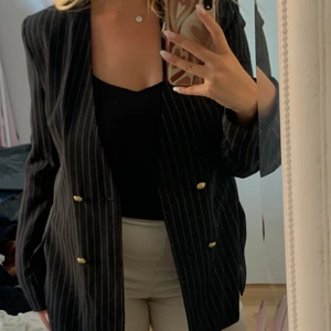 Kavaj - Skit snygg kavaj från Zara som aldrig kommit till användning💗