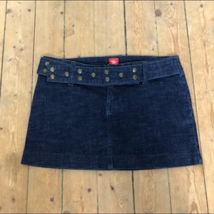 Miniskirt - Mini skirt, söt med bälte, jeanstyg och jättefin passform! Lågmidjad 💕 tyget är lite stretchigt 