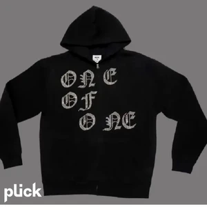 One of one - säljer one of one hoodie i strl L för 1000+ frakt  Pris kan diskuteras vid snabb affär  