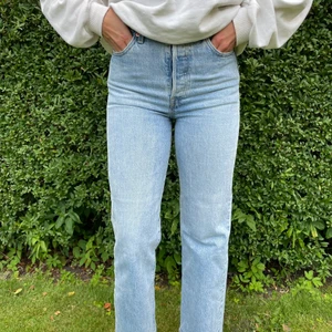 Levis straight ankle jeans - Säljer mina snygga Levis-jeans i jättebra skick som tyvärr blivit för små för mig. 