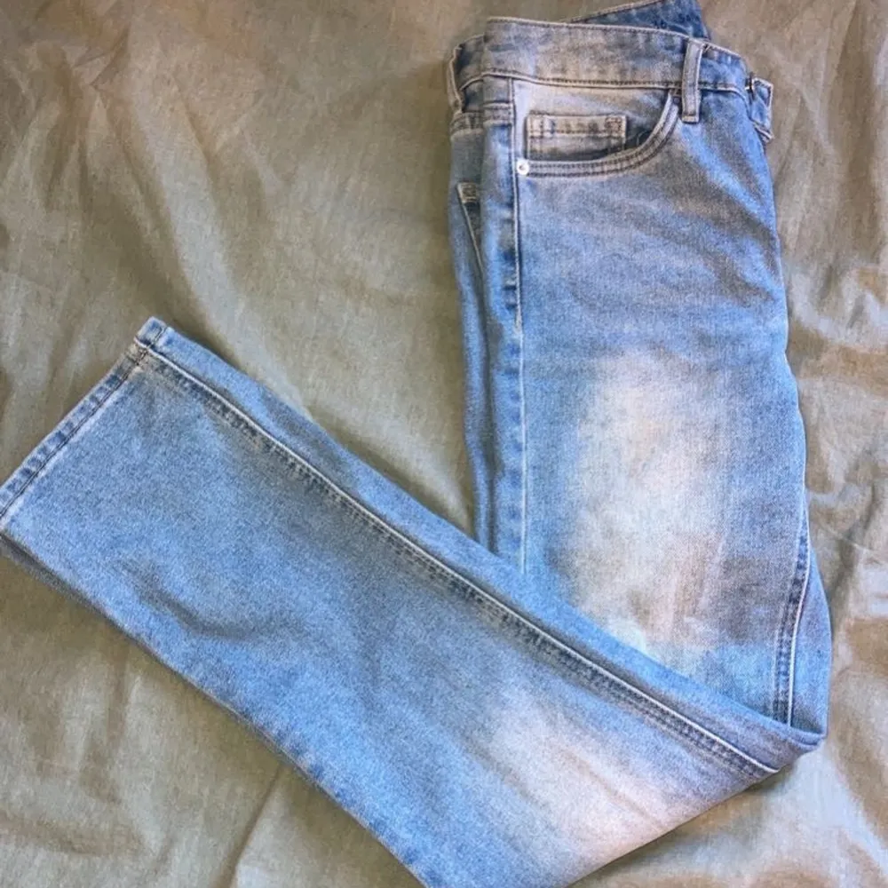 säljer mina fina jeans då dem blivit försmå:( Jeansen är i strl 36. Jeans & Byxor.