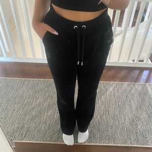 Juicy couture byxor - Juicy couture byxor , bra skick köparen står för frakten.