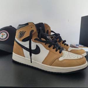 Air jordan 1, Rookie of the year Använda Stl: 42.5 Okej skick All og, box och andra snören osv ingår.