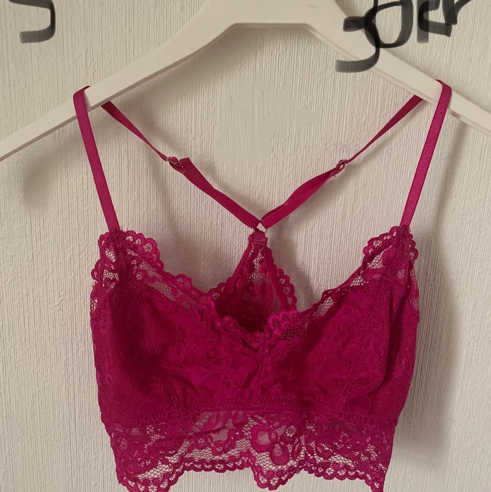 Bralette gott skick. Jag postar inte under 100kr så kolla vad jag mer säljer och köp flera saker om du vill ha det postat. . Övrigt.