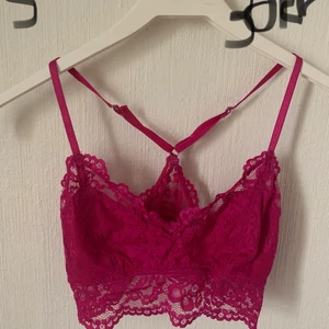 bralette  - Bralette gott skick. Jag postar inte under 100kr så kolla vad jag mer säljer och köp flera saker om du vill ha det postat. 
