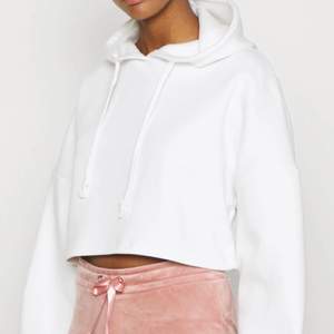 Croppad hoodie från Gina💕 Finns ej att köpa längre💕