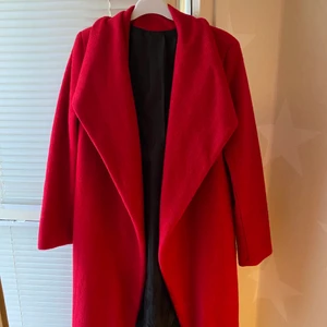 Röd kappa  - Jätte fint skick  #röd #kappa 
