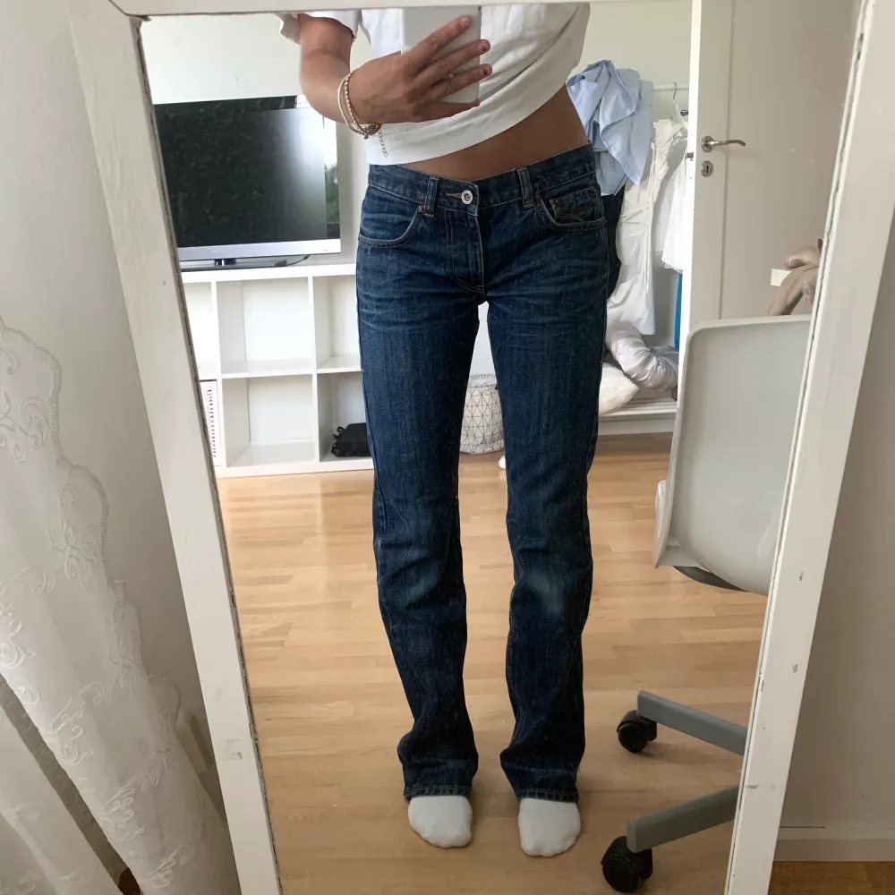 Lågmidjade vintagejeans från märket PACE, i nyskick!! Waist: 28, length: 32. Ord. pris ca 1000 kr. Kontakta mig vid minsta lilla fråga eller fler bilder 💕💕. Jeans & Byxor.