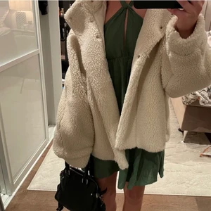 Teddy jacka  - Teddy jacka.  Perfekt inför hösten. ( Lånad bild)  Inte exakt samma jacka som på bild!