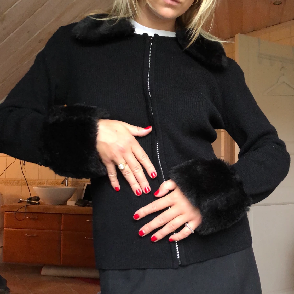 Festlig kofta med fuskpäls