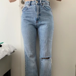 Jeans Stradivarius  - Ripped jeans from Stradivarius in size 34. Worn once 