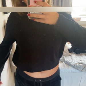 Stickad tröja  - Stickad tröja från hm, passar för mig som brukar ha s/m💓