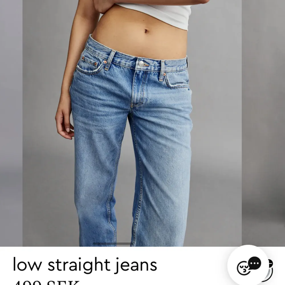 Jag säljer ett par lågmidjade jeans från Gina tricot i storlek 36. På mig är dom lite små de är därför jag säljer dom men lappen sitter kvar ( aldrig använda, endast testad) slutsåld på hemsidan. Skriv privat för mer bilder💗. Jeans & Byxor.