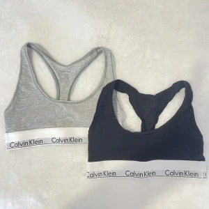 Calvin Klein bh grå & svart - Hej! Säljer mina Calvin Klein bh:ar i svart och grå. Båda är i storleken xs men skulle säga att den passar en S också! Sparsamt använda, inga slitningar/defekter. Orginalpriset ligger på 379kr/st. Jag säljer för 200kr/st. Om man köper båda finns rabatt