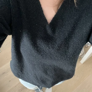 Stickad tröja - Långärmad stickar tröja 