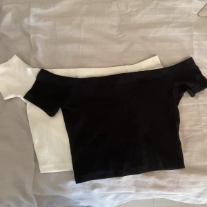 Toppar från Bikbok - En svart och en vit topp från BikBok som aldrig är använda. Båda är i storlek S. Båda säljs för 80kr och en för 50kr. 