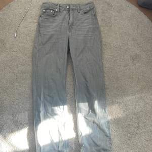 Säljer mina weekday jeans i modellen Voyage! Knappt använda så inga defekter!  Köpare står för frakt