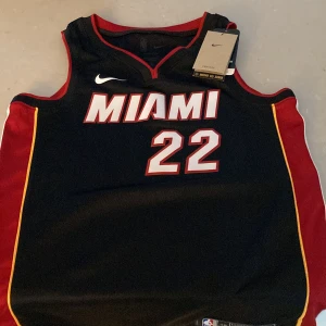 Basket Jersey Nike - New origanal med Tag. Black, red, miami 