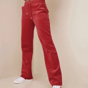 SÄLJER RÖDA JUICY  - Inte slitna alls, som nya  St xs Röda❤️ skriv vid frågor eller köp. 