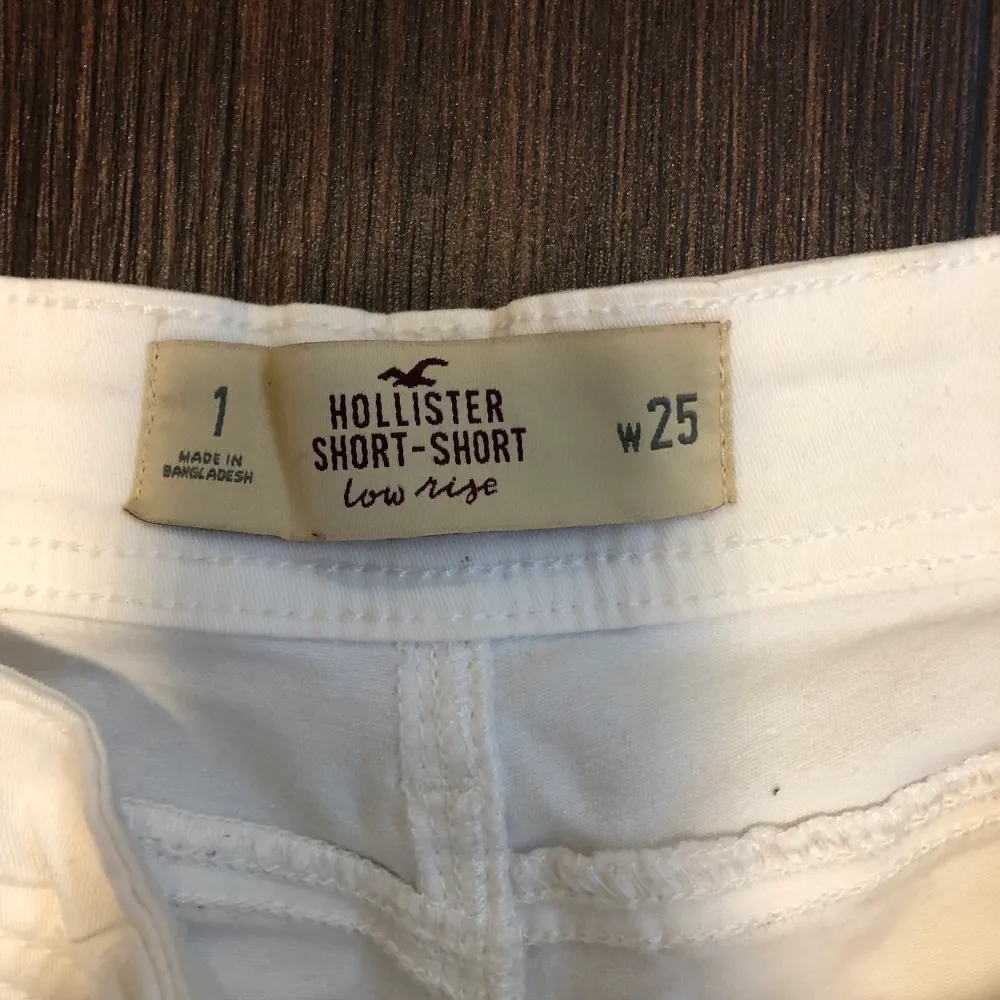 Lågmidjade shorts meddela för mer info. Shorts.