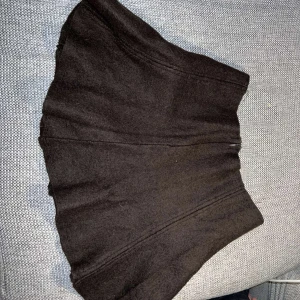 Kjol - Jätte fin, gullig, kjol från Italien i färgen brun! Den är i jättefin skick! Skriv för fler frågor och bilder! Priset kan diskuteras!