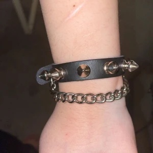 spik armband - skit snyggt armband från punkt shop 😻