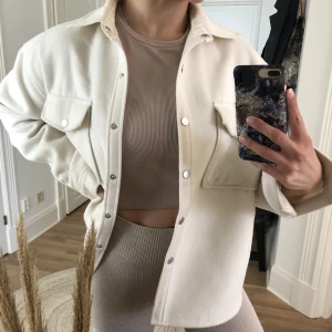 Beige skjortjacka - I fint skick! Perfekt vårjacka 