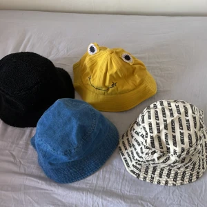 Hinkhattar - Jag säljer jättegulliga buckethats för billigt pris! 60kr/st •Har olika sorter• Skriv för bättre bild och storlek, passar perfekt till en stylish outfit eller till sommaren😍