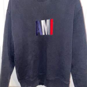 En fin ami Paris sweatshirt som knappt används då den är för liten  Cond 8/10 