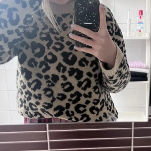 Stickadtröja  - Fint skick💕 Köparen står för frakten 