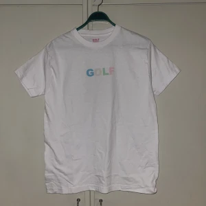 GOLF PASTEL TEE by GOLF WANG  - helt ny och oanvänd pastell tshirt från Golf Wang! (Den är skrynklig pga jag fick inte den i en plastpåse när dem skicka den till mig men den jag använder ingår) golfwang.com säljer den för 40$ men söker efter snabb affär så jag säljer den för 250kr