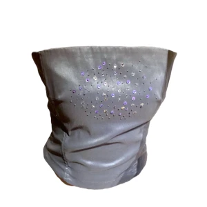 PALJETT KORSETT - FRI FRAKT NU. Köpt second hand i Spanien💕💕 superfin verkligen med paljetter som glittrar. Lite stor för mig runt bysten (har normalt 75 B/70 C) skulle passa någon med lite större kupa! Säljer därav tyvvär. Helt oanvänd dessutom och i jättebra skick.