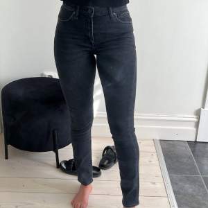 Jeans från tiger of sweden i storlek 27/32 som motsvarar storlek S. Dom är i nyskick💕