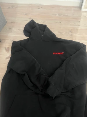 Playboy hoodie  - Säljer min playboy hoodie jag använt 2 gånger 