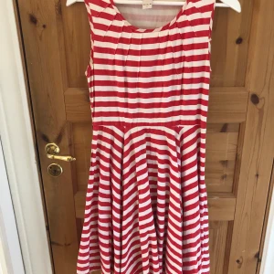 Klänning - Klänning meddela för mer info