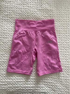 Rosa shorts från iciw i storleken S. Använda en gång