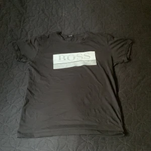 Hugo boss T shirt - Hugo boss T shirt storlek M funkar för S 