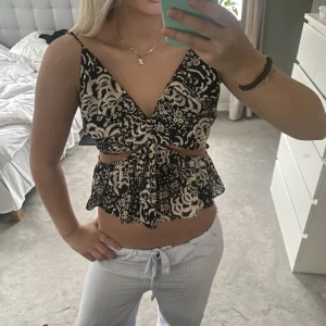 Blus - Blus från zara, mycket eftertraktad 