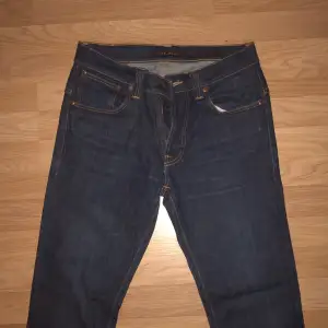 W33 L36 Nudie jeans, knappt till nog aldrig använda jeans. 