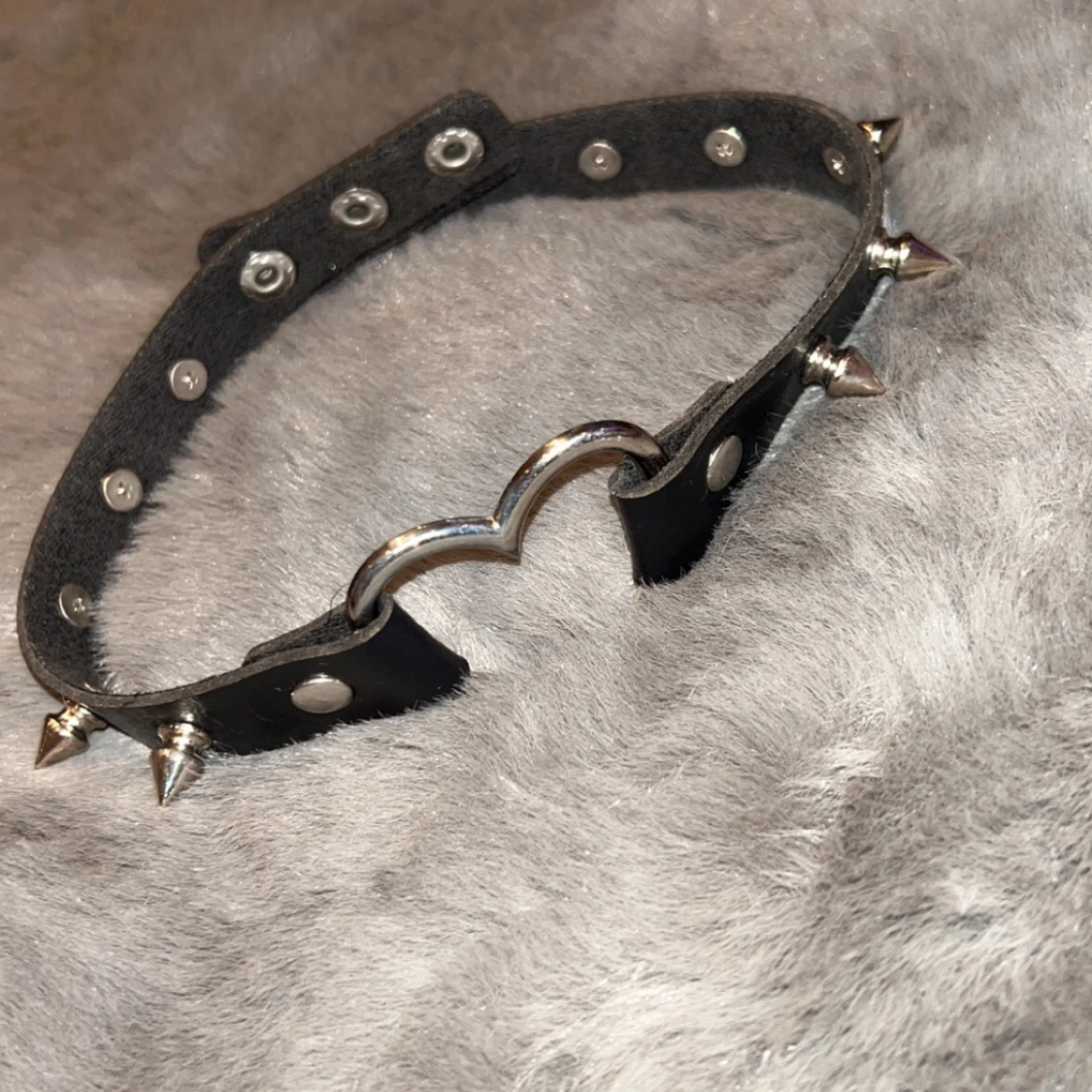 ”Chocker” med nitar