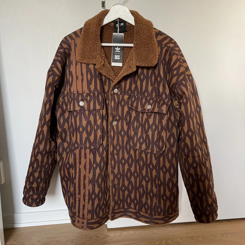Ivy Park Jacket in Small, great condition.. Jackor.