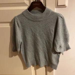 Stickad T-shirt  - Aldrig använt den, skönt material och bra passform❤️