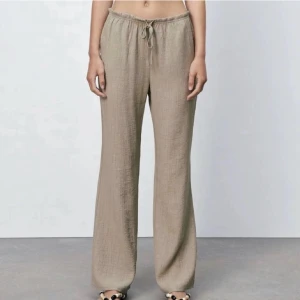 Zara byxor  - Säljer zara byxor som aldrig används ❤️